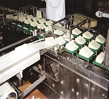 Automatic packaging system for cheese