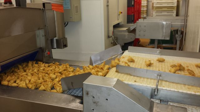 Transfert de produits entre friteuse et surgélateur