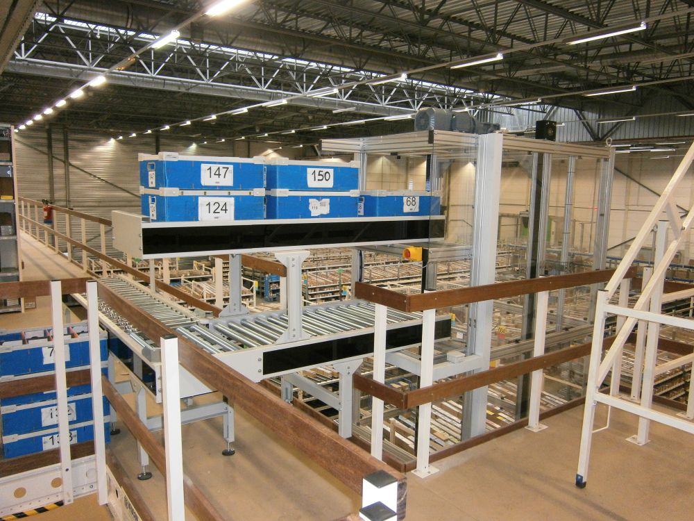 Feed conveyor on mezzanine